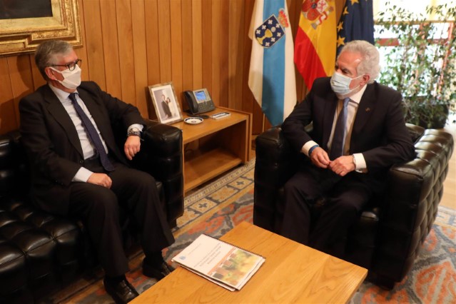 Miguel Ángel Santalices Vieira recibe no seu despacho da Cámara ao presidente da Confederación de Empresarios de Galicia, Juan Manuel Vieites